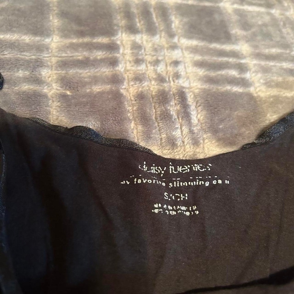 black basic tank - Picture 3 of 3